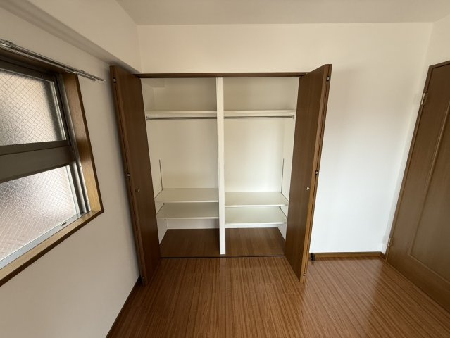 プレサンス京都四条烏丸の収納|約5.2帖洋室の収納です。