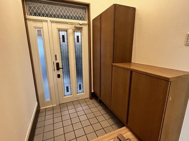 小牧市光ケ丘４丁目の玄関