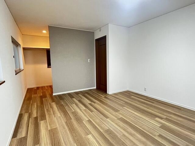 小牧市光ケ丘４丁目の洋室