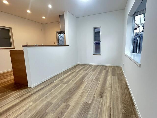 小牧市光ケ丘４丁目の居間・リビング