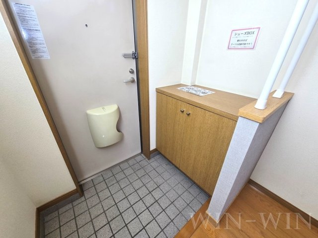 フェアーウインドの玄関
