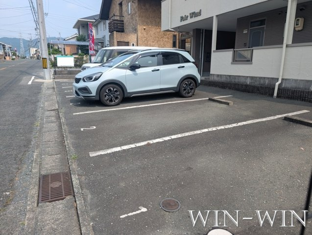 フェアーウインドの駐車場