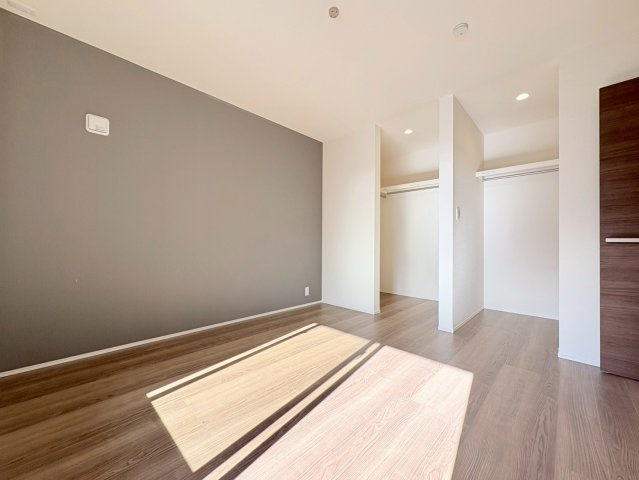 リーブルガーデン　江南市河野町河野　全4区画分譲の寝室|すべての居室にはたっぷり収納できる大型のクローゼット、各室に２４時間換気システムを設置しています。
排気ファンから低風量で24時間強制排気し、家の中の空気をいつも新鮮に保ちます。
