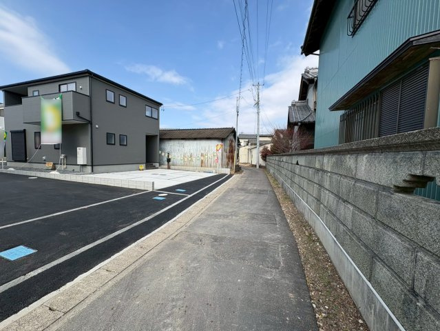 リーブルガーデン　江南市河野町河野　全4区画分譲の前面道路含む現地写真|■前面道路　■ヤマダ不動産　株式会社リライフ　
■夢のマイホーム購入をフルサポートします！
