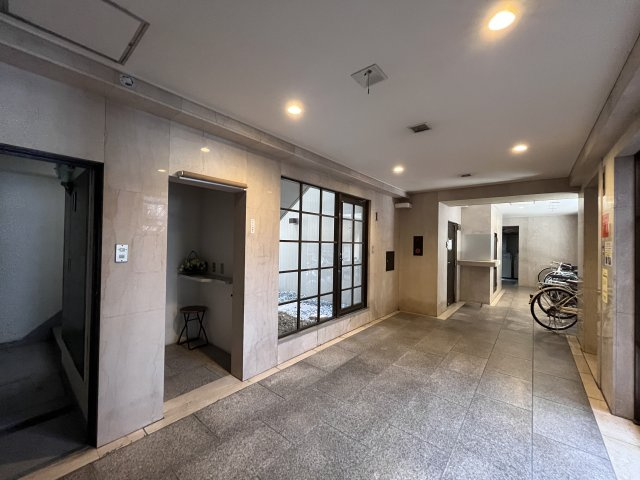 レナジア帝塚山のロビー