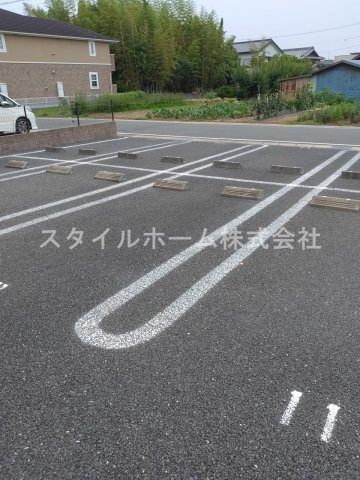 ライフイン・セイフィールドの駐車場