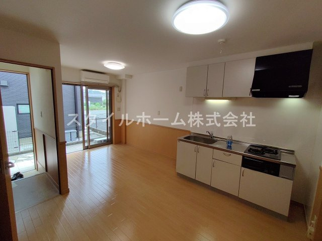 ライフイン・セイフィールドの居間・リビング|同建物内別部屋の写真です。