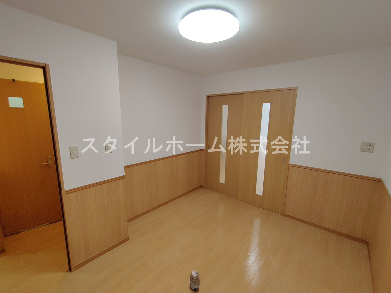 ライフイン・セイフィールドの洋室|同建物内別部屋の写真です。