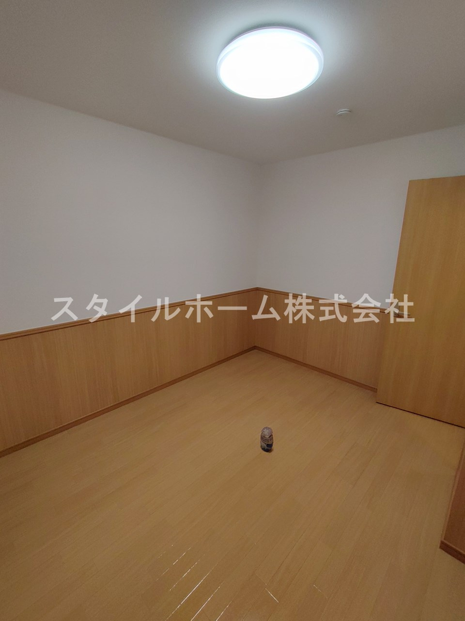 ライフイン・セイフィールドの洋室|同建物内別部屋の写真です。