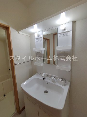 ライフイン・セイフィールドの独立洗面台|同建物内別部屋の写真です。