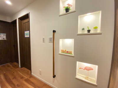 【完成予想図】 | 新築戸建て/中野2棟現場 | 施工例：飾り棚があり、季節を感じる小物や、思い出の写真など飾れます

