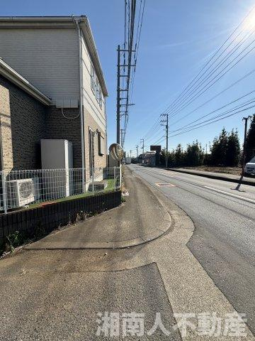 藤沢市獺郷　中古戸建の前面道路含む現地写真|前面道路含む現地写真です