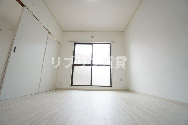 ファーストエリアの寝室