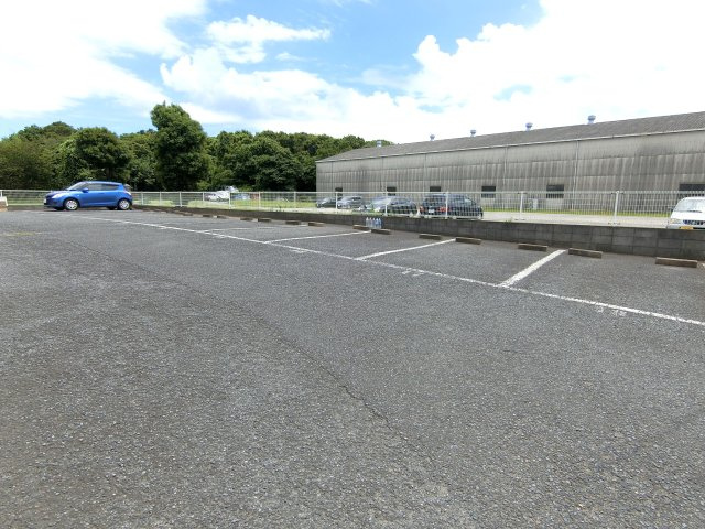 サンヴィレッジシラハタⅡの駐車場
