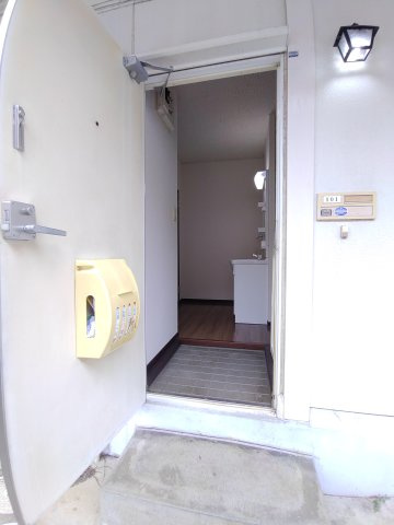 フレンドハイツの玄関