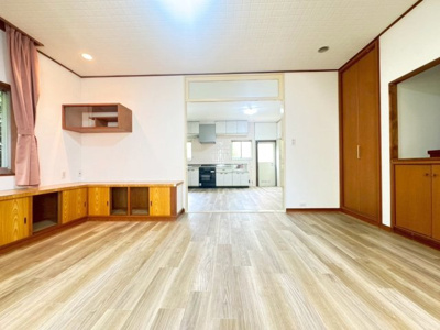 【居間・リビング】 | 吹田市佐竹台1丁目貸家