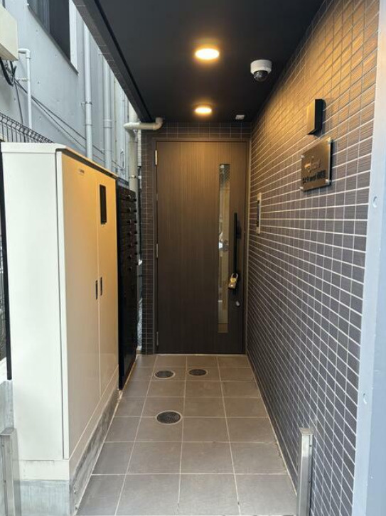 杉並区西荻北３丁目の賃貸マンションのエントランス
