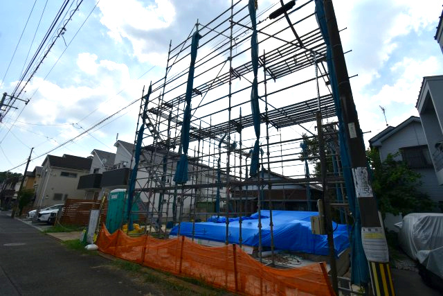 小平市津田町2丁目・新築戸建の前面道路含む現地写真