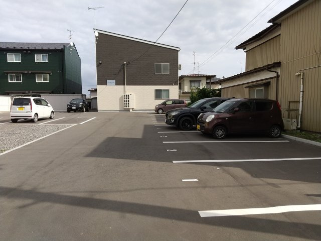 グランドソレーユの駐車場