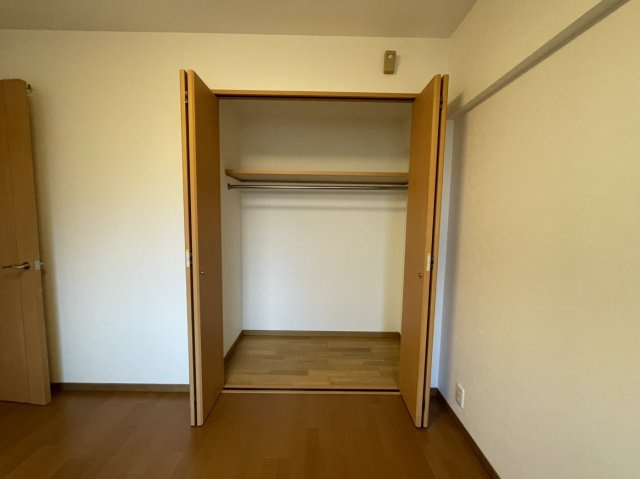 グランディア土居田の収納|北西洋室のクローゼットです。