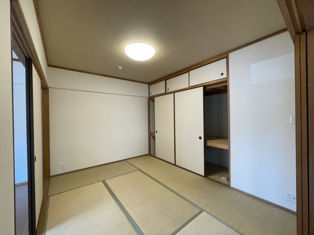 グランディア土居田の和室|和室です。
畳表替、クロス張替を行っております。
