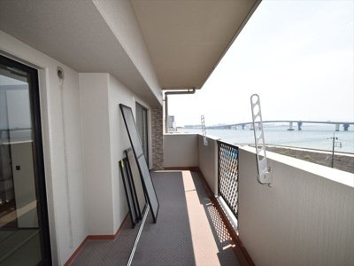 【バルコニー】 | グランドメゾン五日市美の里弐番館