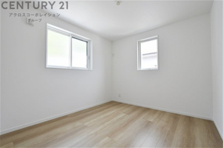 子供部屋…創造性や成長を促す遊びの空間を提供。学習や趣味に集中できる環境を整えます。個別のプライベートスペースは自己表現と自立心を育み、心地よい睡眠環境を整えリラックスできる場所を提供。