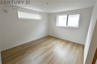 寝室…リラックスできるプライベート空間で、快適な睡眠をサポート。個人の好みに合わせたインテリアや寝具で心地良さを追求。プライベートな時間を過ごし、リフレッシュする場所におすすめです。