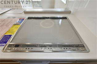 IHクッキングヒーターは高速で加熱し省エネで使いやすいく火を使わないため安全で、清掃も簡単です。調理制御がしやすく、食材を均等に加熱できます。