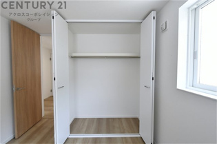 衣類やアクセサリー、小物類の収納が便利で整理整頓がしやすく、部屋の美観を保ちつつ、スペースを最大限に活用できます。衣服のしわやダメージを防ぎ、長持ちさせることができます。