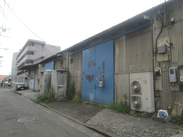 横浜市港北区新羽町の倉庫の外観