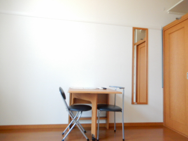 明石市大久保町西島のアパートの居間・リビング