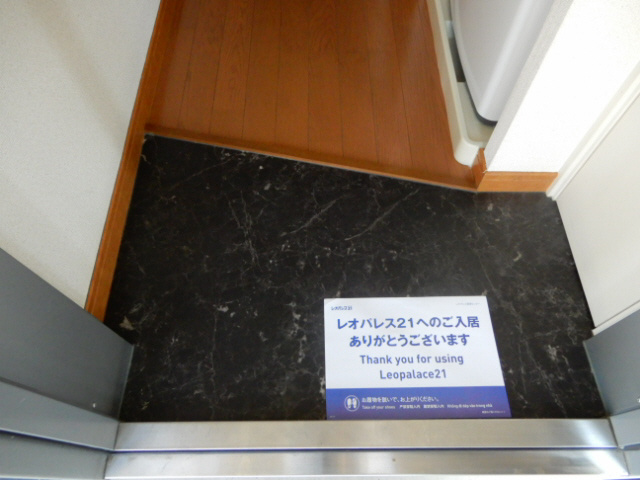 明石市大久保町西島のアパートの玄関