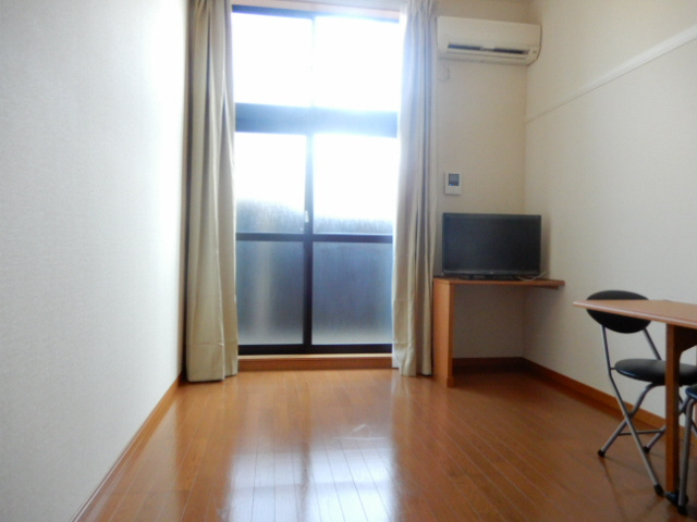 明石市大久保町西島のアパートの居間・リビング