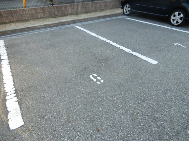 明石市大久保町西島のアパートの駐車場
