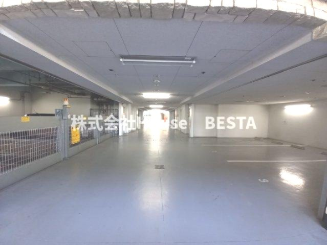 ラヴ神戸三宮の駐車場