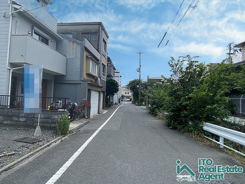 上京区 西町 土地（1号地）の前面道路含む現地写真