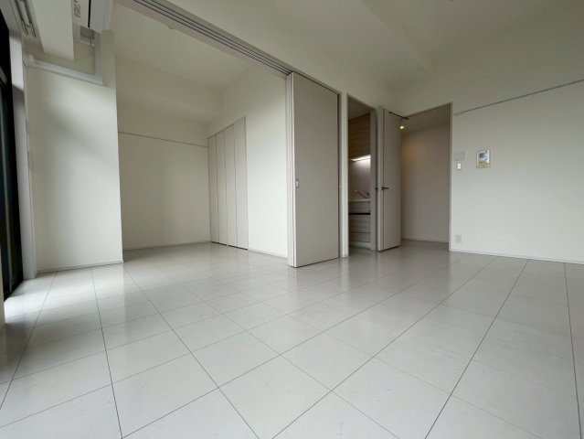 MALULANI 南青山の居間・リビング