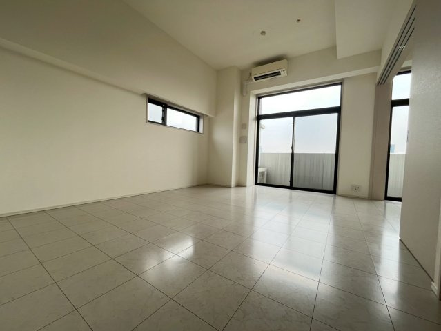 MALULANI 南青山の居間・リビング