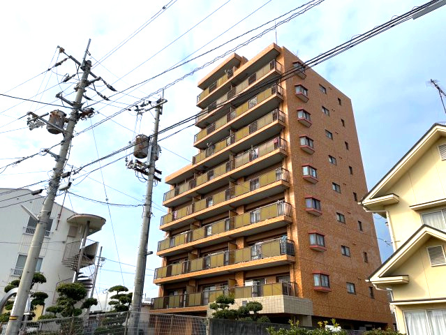 ダイアパレス久万ノ台の外観|爽やかな青空の下に贅沢なほどに降り注ぐ陽光、豊かな居住性。