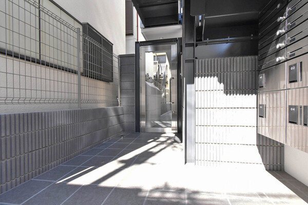 世田谷区大原２丁目の賃貸マンションのエントランス|☆ホワイトフローリング！！ネット無料のハイグレード物件☆