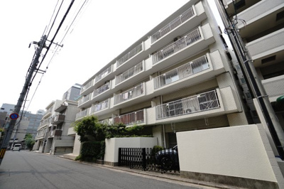 【外観】 | 【上質リノベ】国泰寺パークマンション | 【資料には掲載していない情報】
物件の陽当りや通風・仕様設備やお部屋の大きさの比較、
近隣・周辺環境や街並みなど、資料には掲載していない情報が
現地にはたくさんあります。是非ご確認ください。