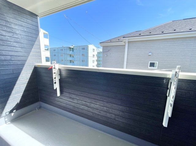 【新築戸建】前橋市山王町7期のバルコニー|■バルコニー（A号棟）｜空が見える広々としたバルコニー♪家族で星空観賞ができて夜が楽しみになりますね☆