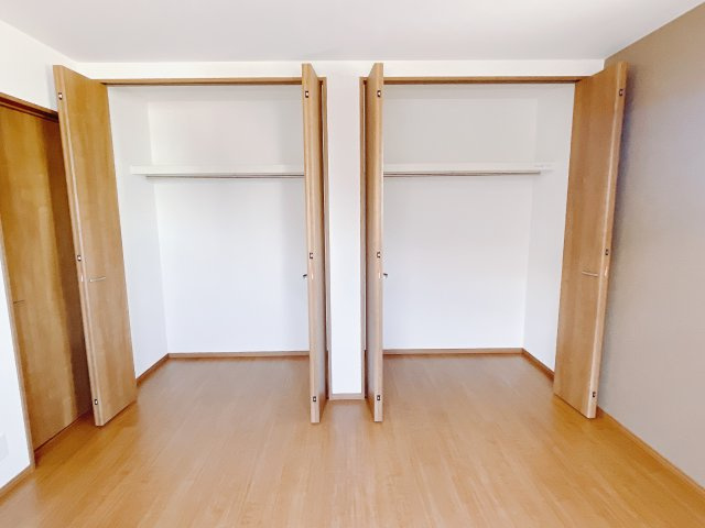 【新築戸建】前橋市山王町7期の寝室|■主寝室（A号棟）｜広い寝室ならインテリアも自由自在にお楽しみいただけます♪お外から帰ってきた後は寝室でゆっくり自分の時間をお過ごしください。