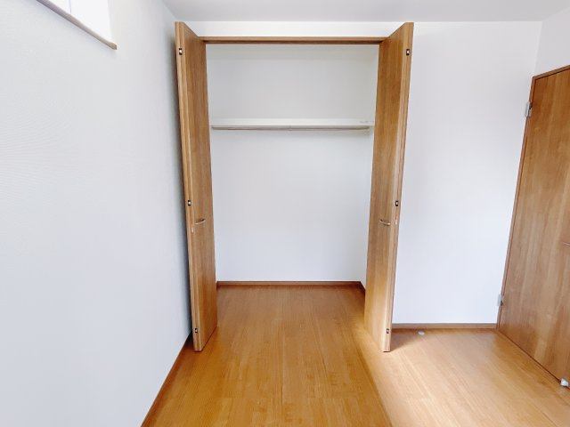 【新築戸建】前橋市山王町7期の洋室|■2階洋室（A号棟）｜全部屋フローリングなので、お掃除がしやすいです♪大きな収納もあって嬉しい！