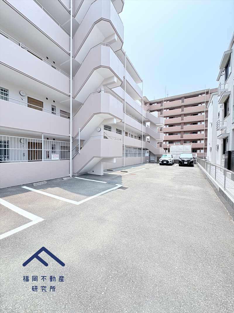 グランピア博多東IIの駐車場