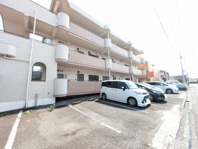 エステートオギシマの駐車場