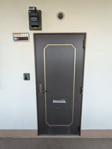 エステートオギシマの玄関