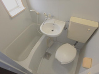 内見時用に電球をつけています