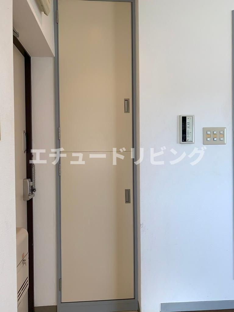 大栄志木パレスの玄関